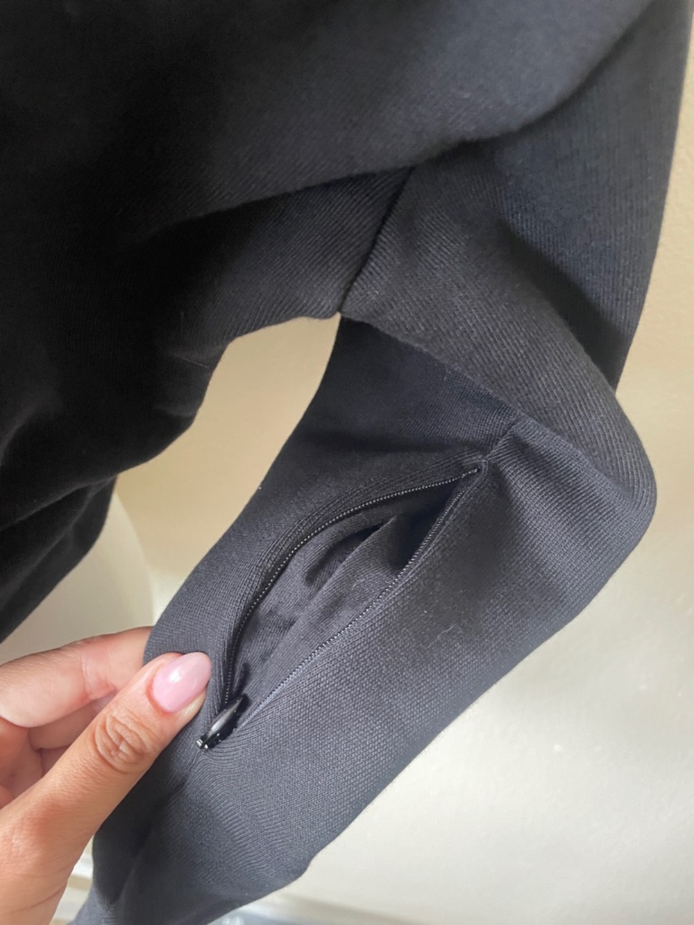 HOODRICH - WOMEN'S GLOW ANGEL CROPPED HOODIE IN BLACK - Picture 7 of 13